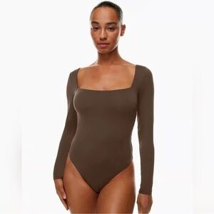 Aritzia Babaton Contour Squareneck Longsleeve Bodysuit